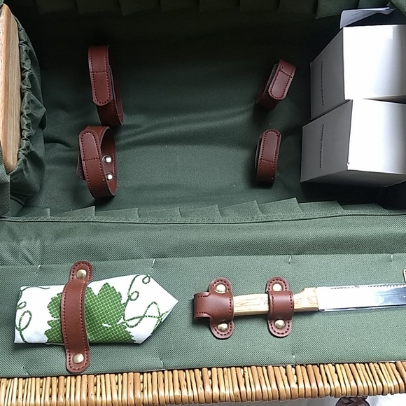 VERONA WINE & CHEESE PICNIC BASKET - Picture 5 of 5